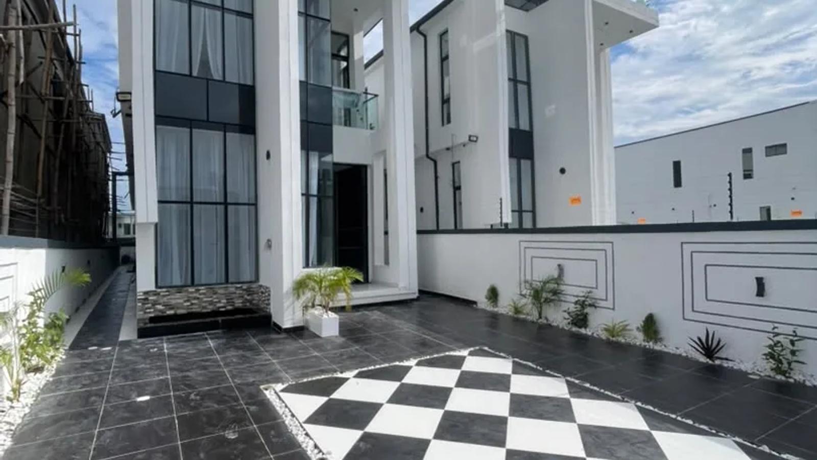 5 Bedroom Fully Detached Duplex