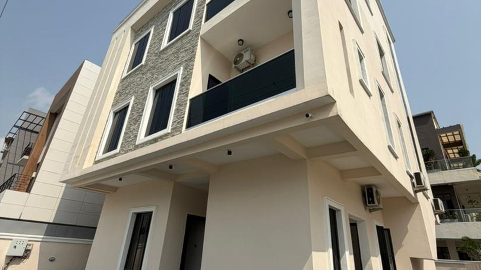 5 Bedroom Fully Detached Duplex