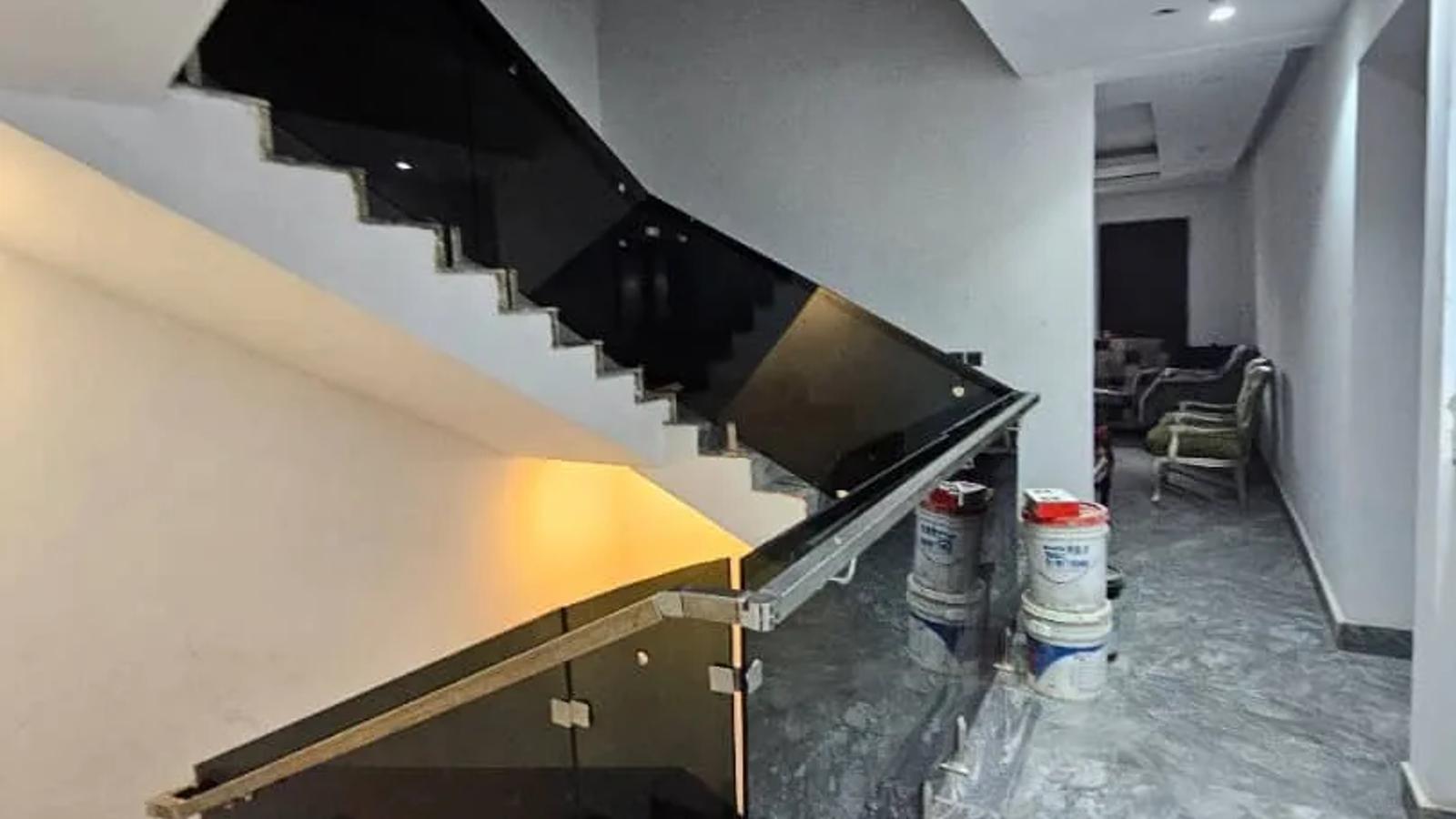 6 Bedroom Fully Detached Duplex