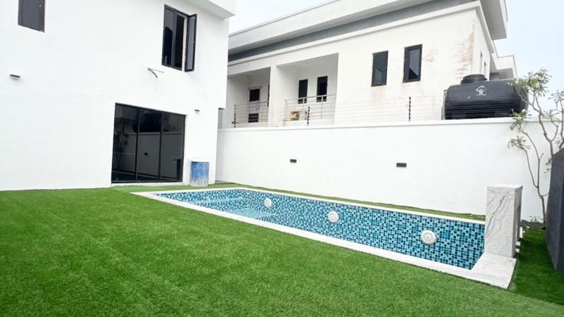 5 Bedroom Fully Detached Duplex