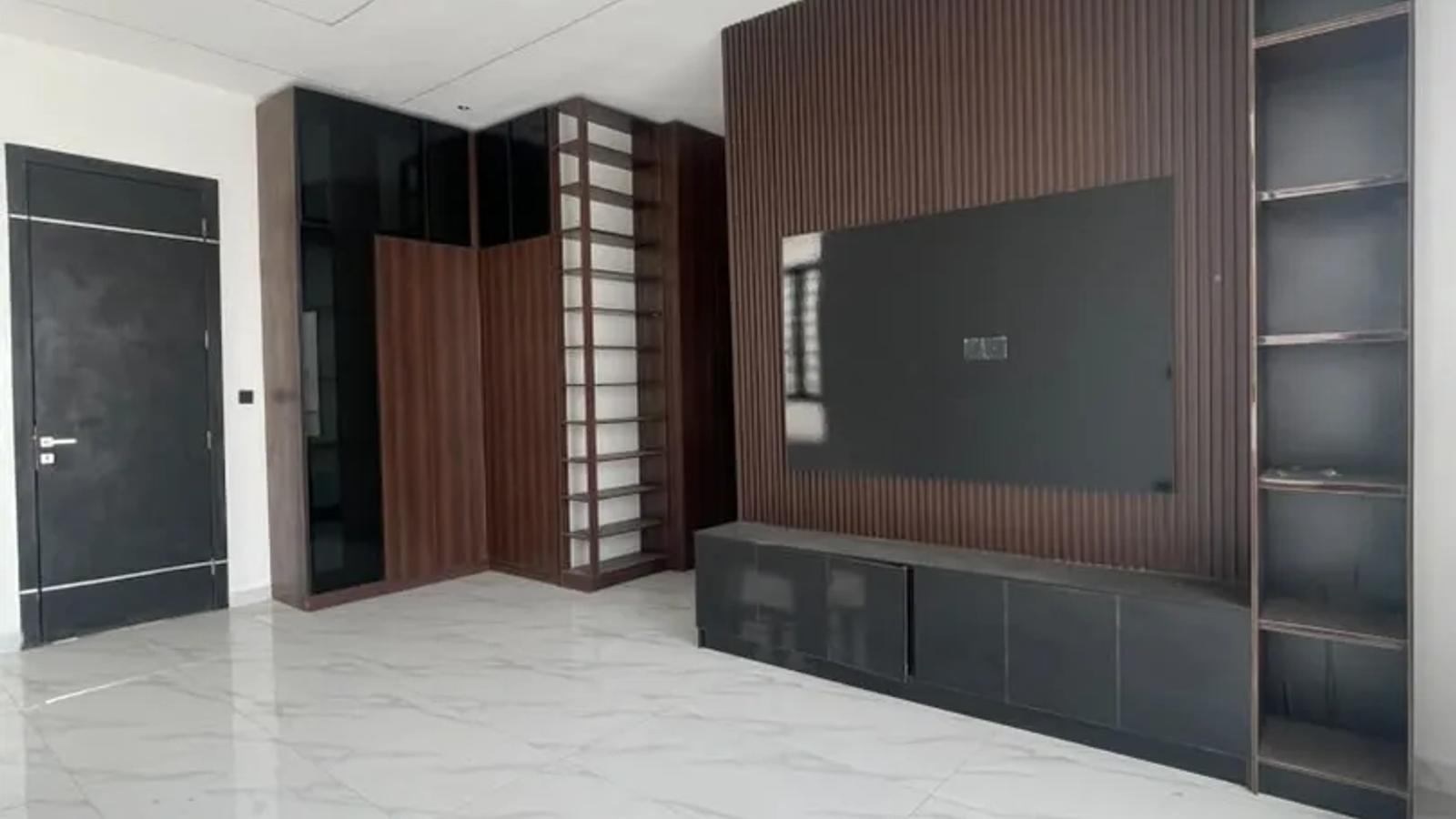 4 BEDROOM FULLY-DETACHED DUPLEX WITH BQ