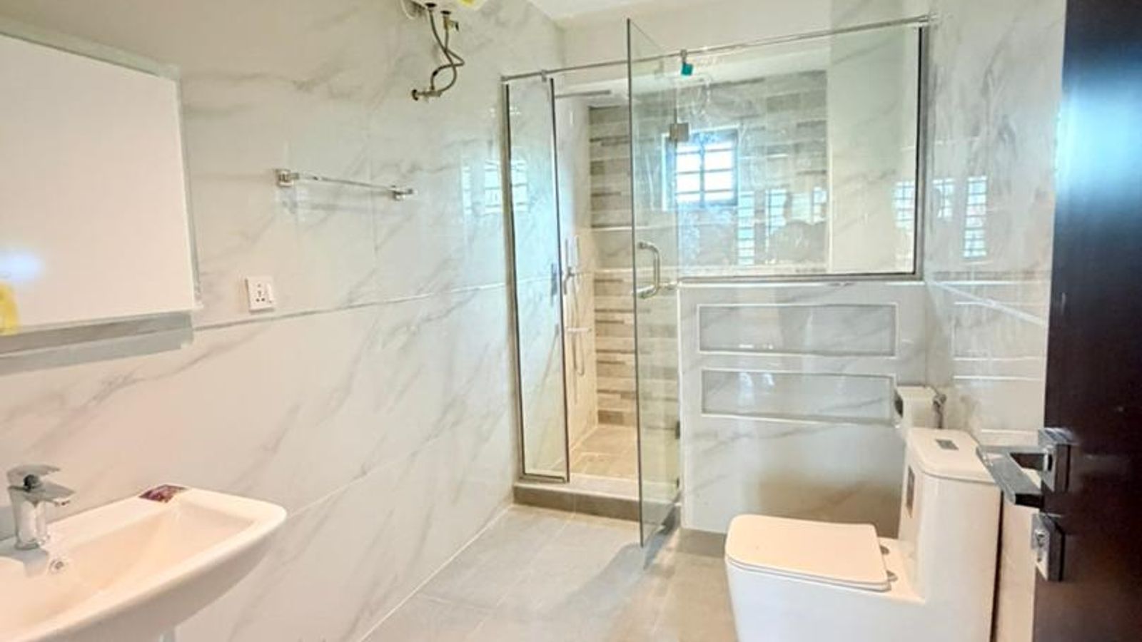 4 Bedroom Maisonette