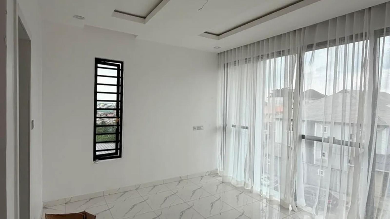 5 Bedroom Fully Detached Duplex