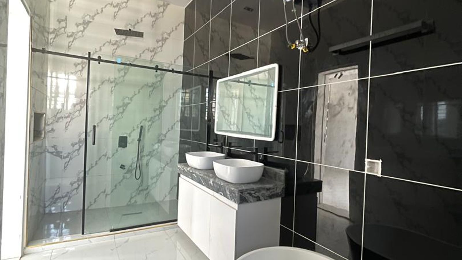 5 Bedroom Fully Detached Duplex