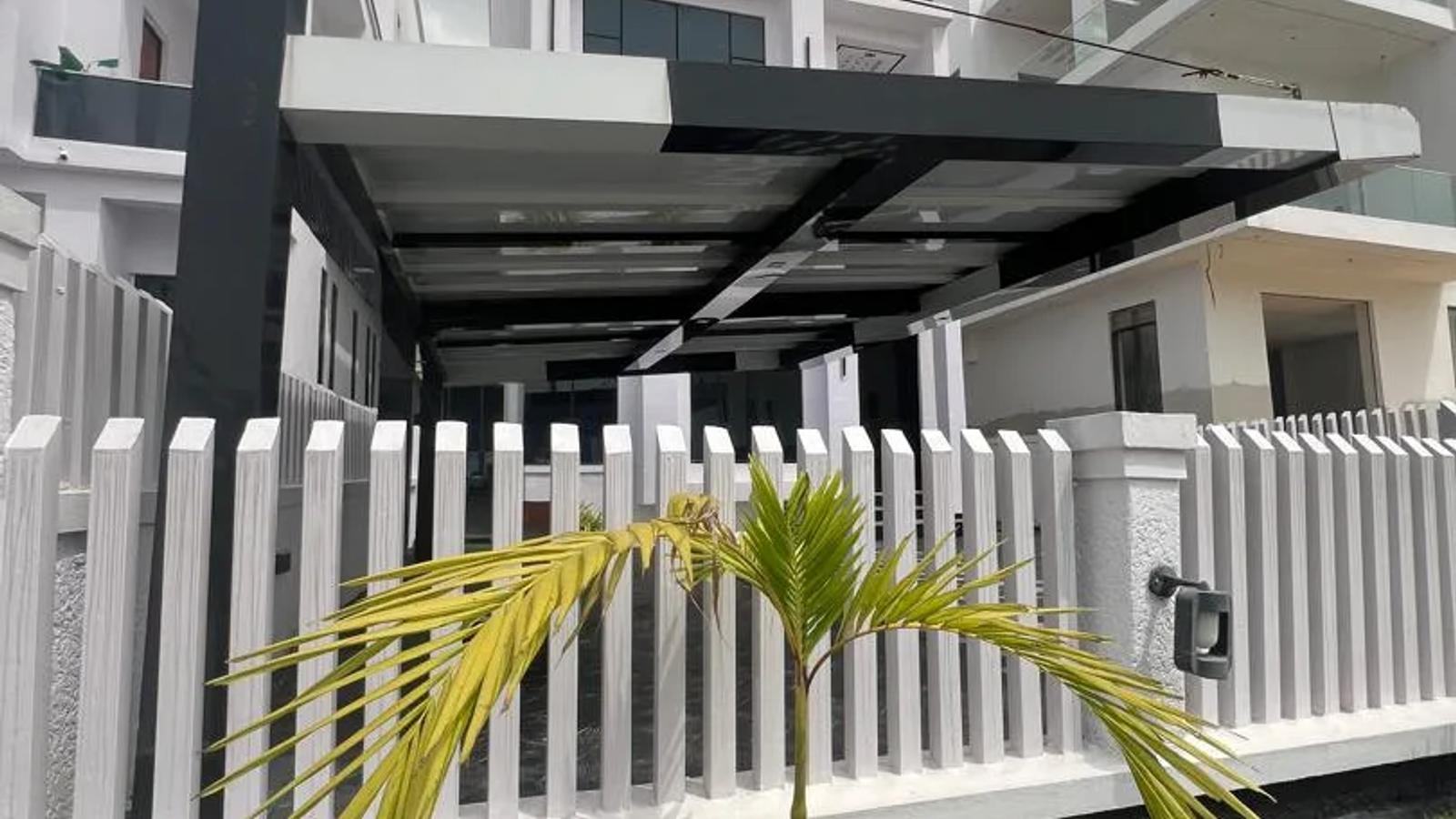 5 Bedroom Fully Detached Duplex