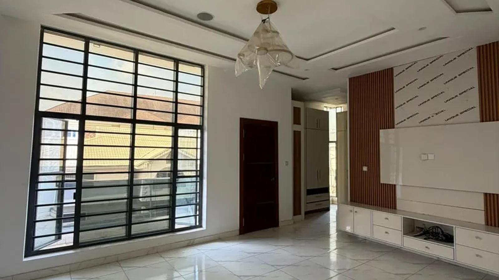 5 Bedroom Fully Detached Duplex