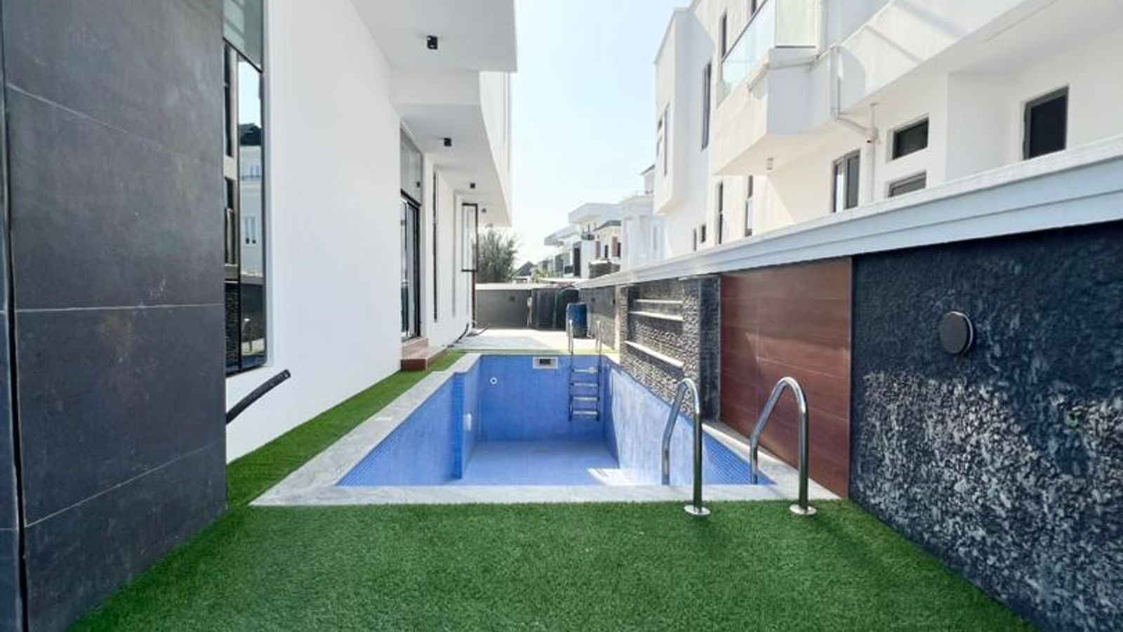 5 Bedroom Fully Detached Duplex