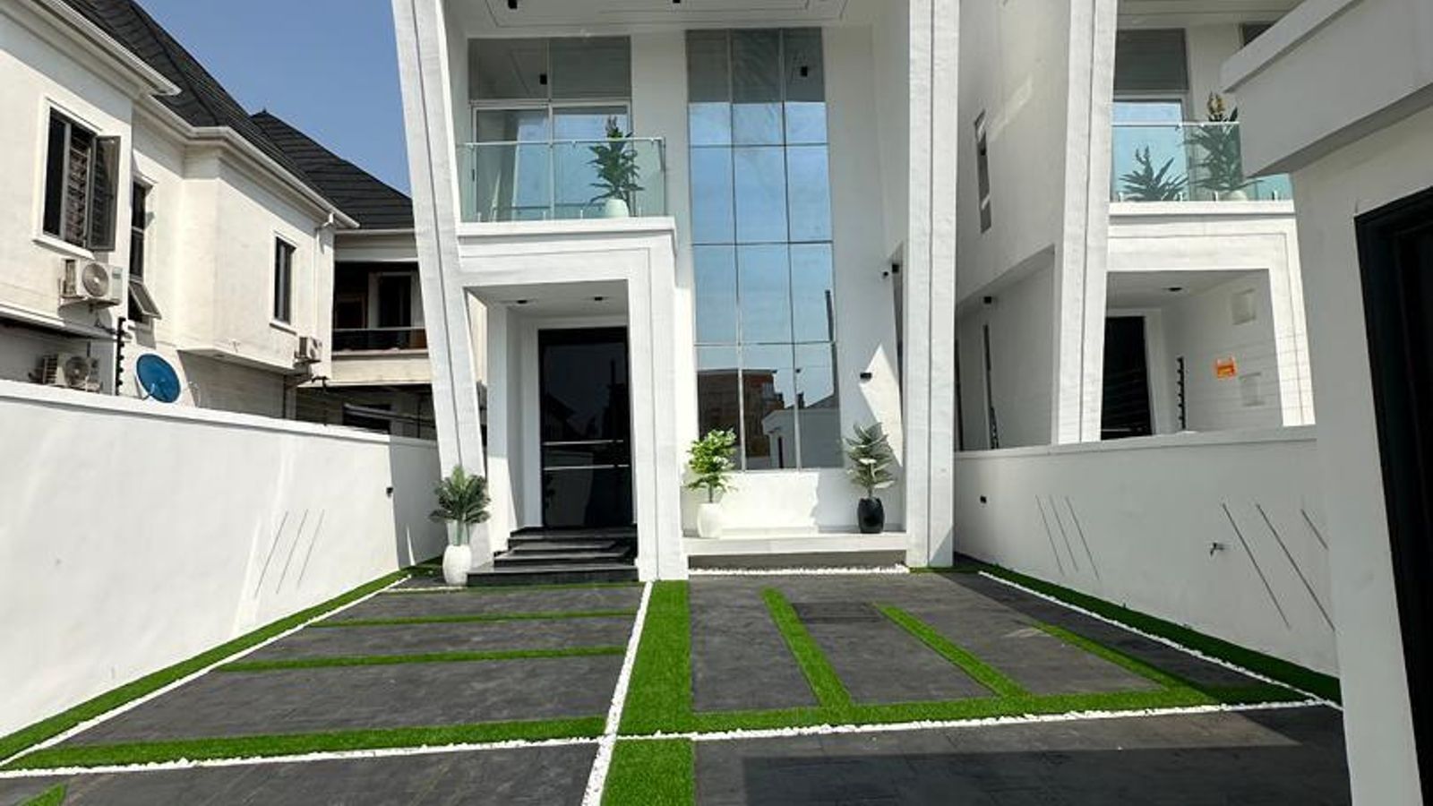 5 Bedroom Fully Detached Duplex