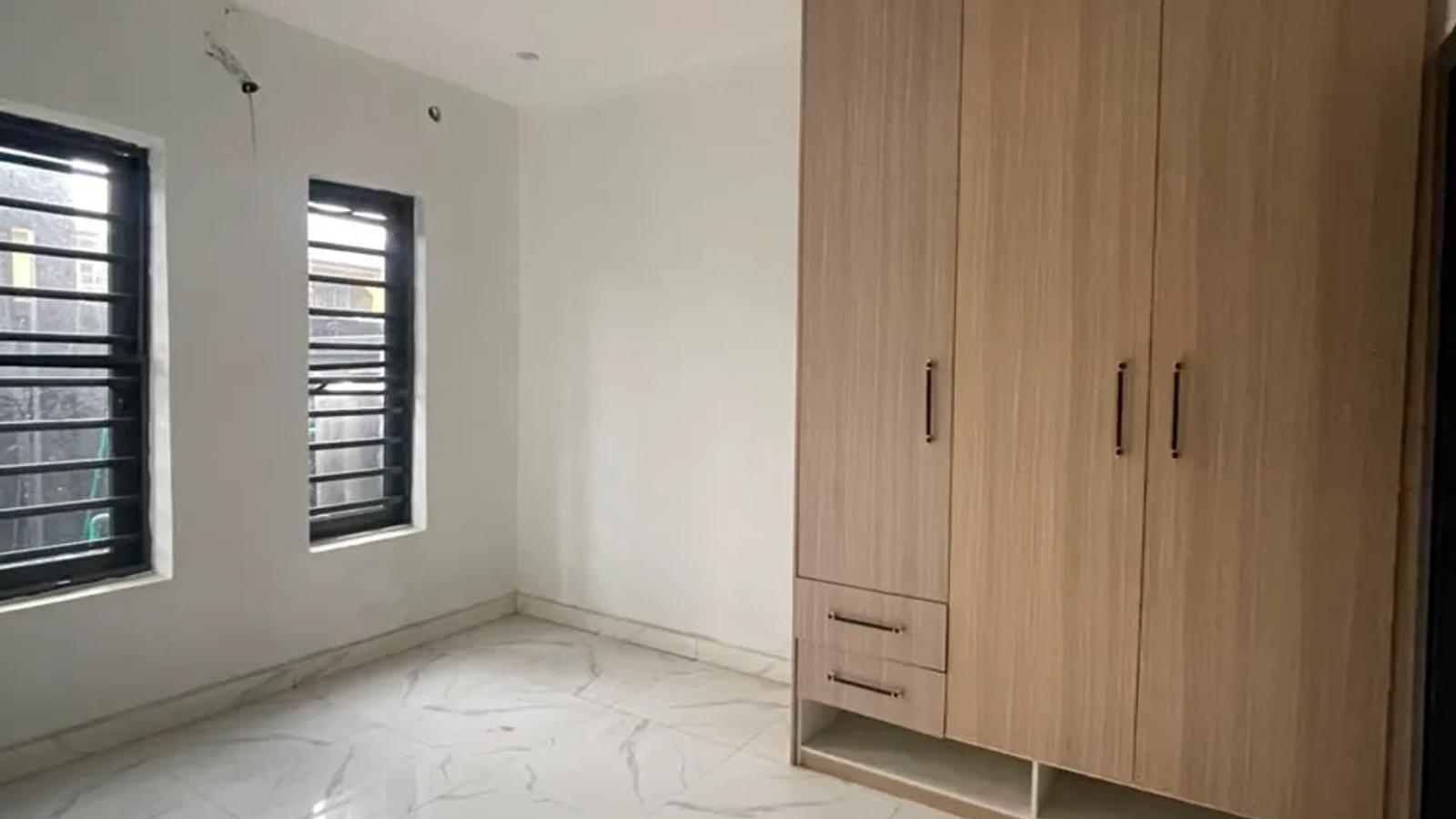 5 BEDROOM TERRACE