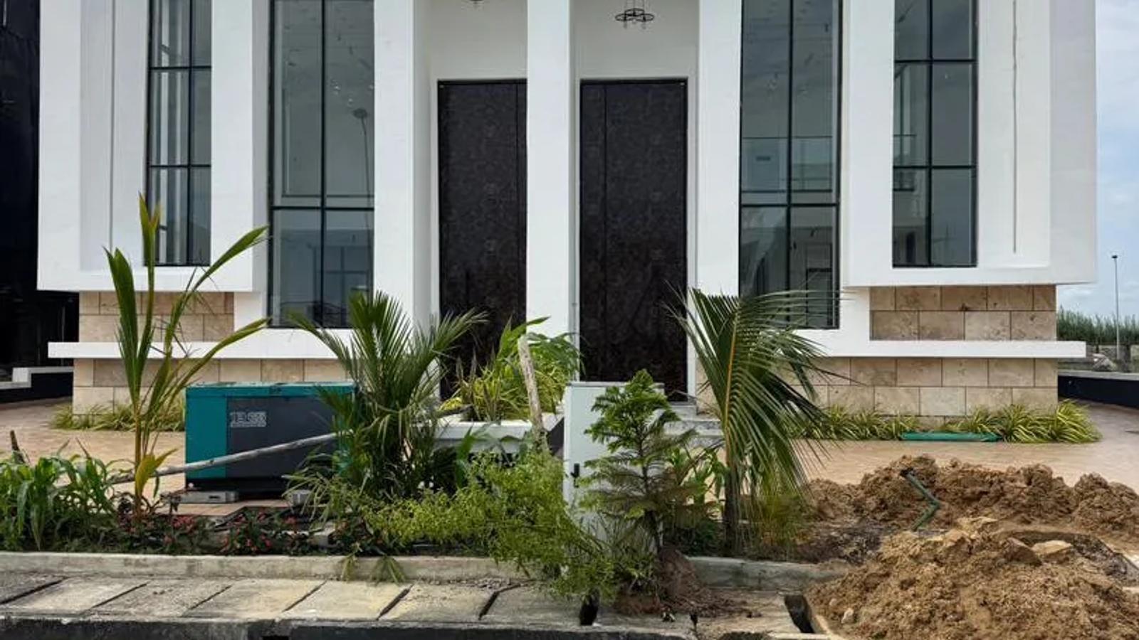 5 Bedroom Fully Detached Duplex