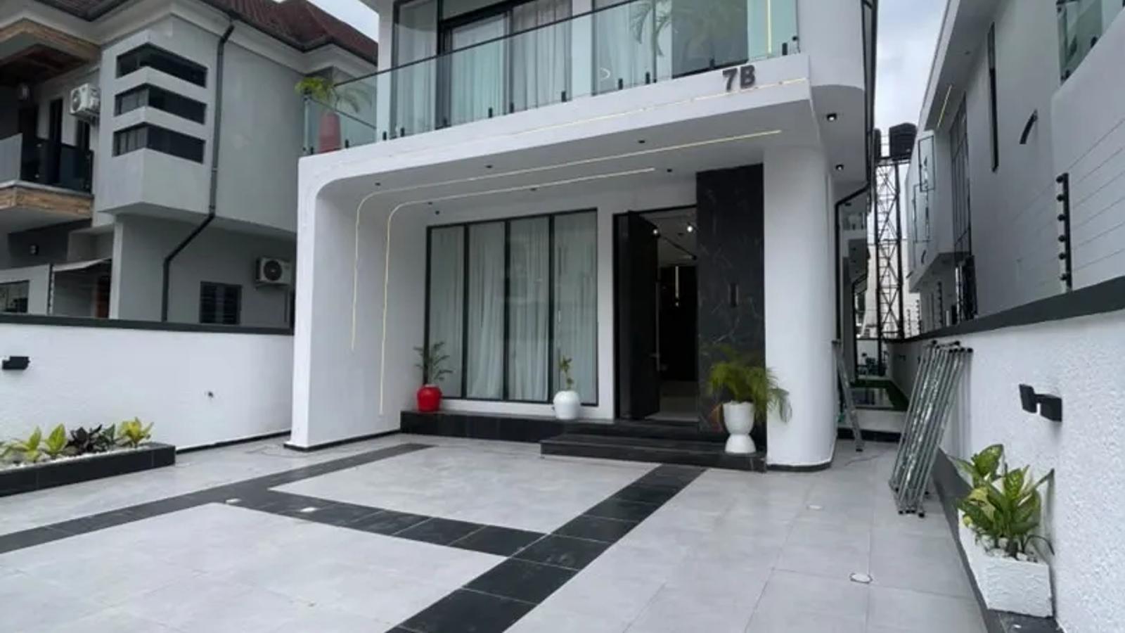 5 Bedroom Fully Detached Duplex