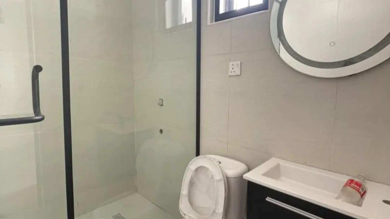 4 BEDROOM FULLY-DETACHED DUPLEX WITH BQ
