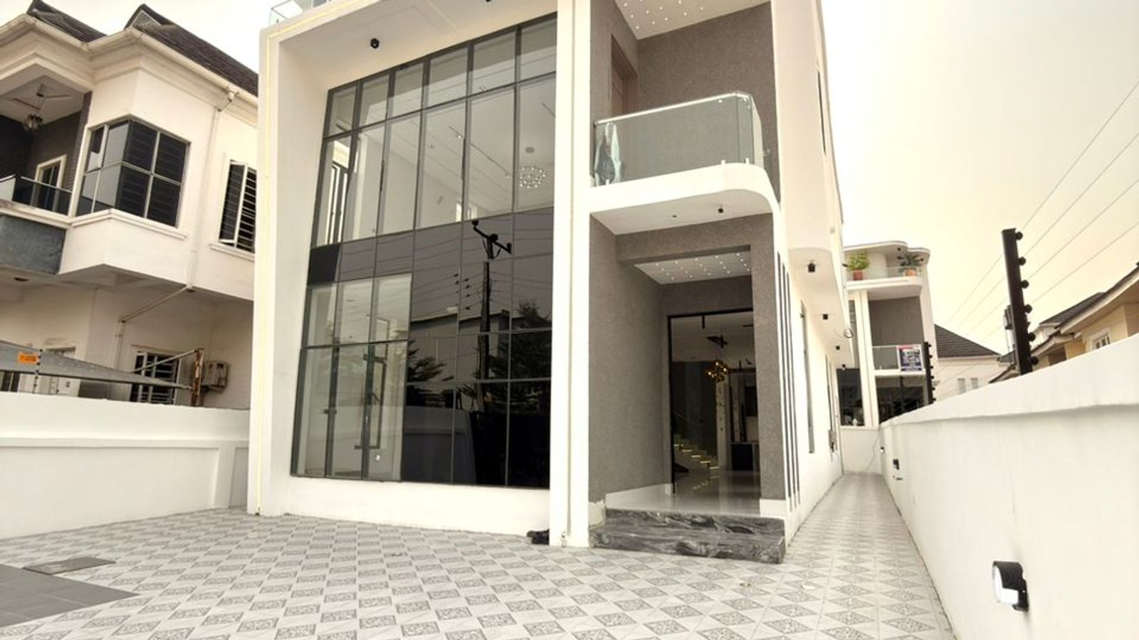 5 Bedroom Fully Detached Duplex