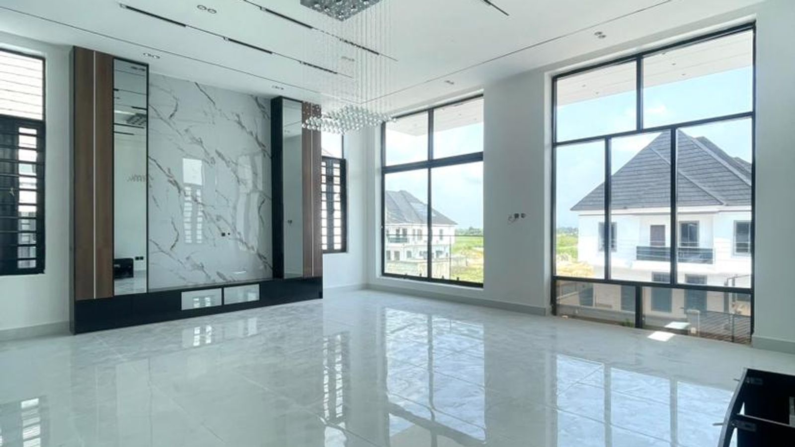 5 Bedroom Fully Detached Duplex
