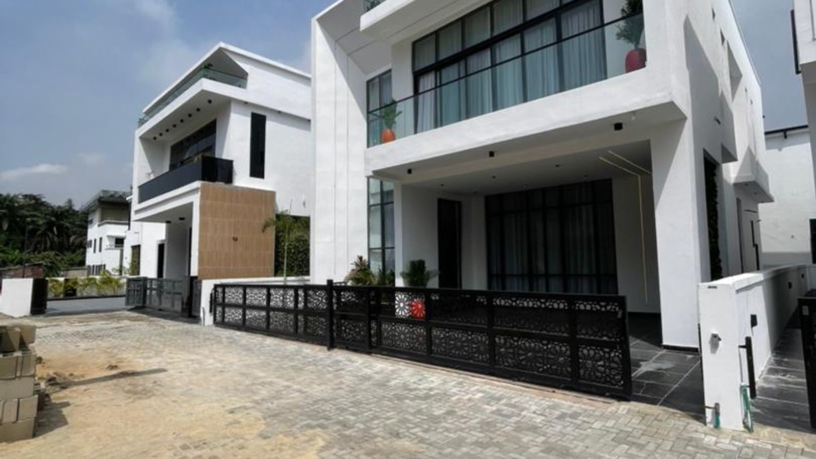 5 Bedroom Fully Detached Duplex