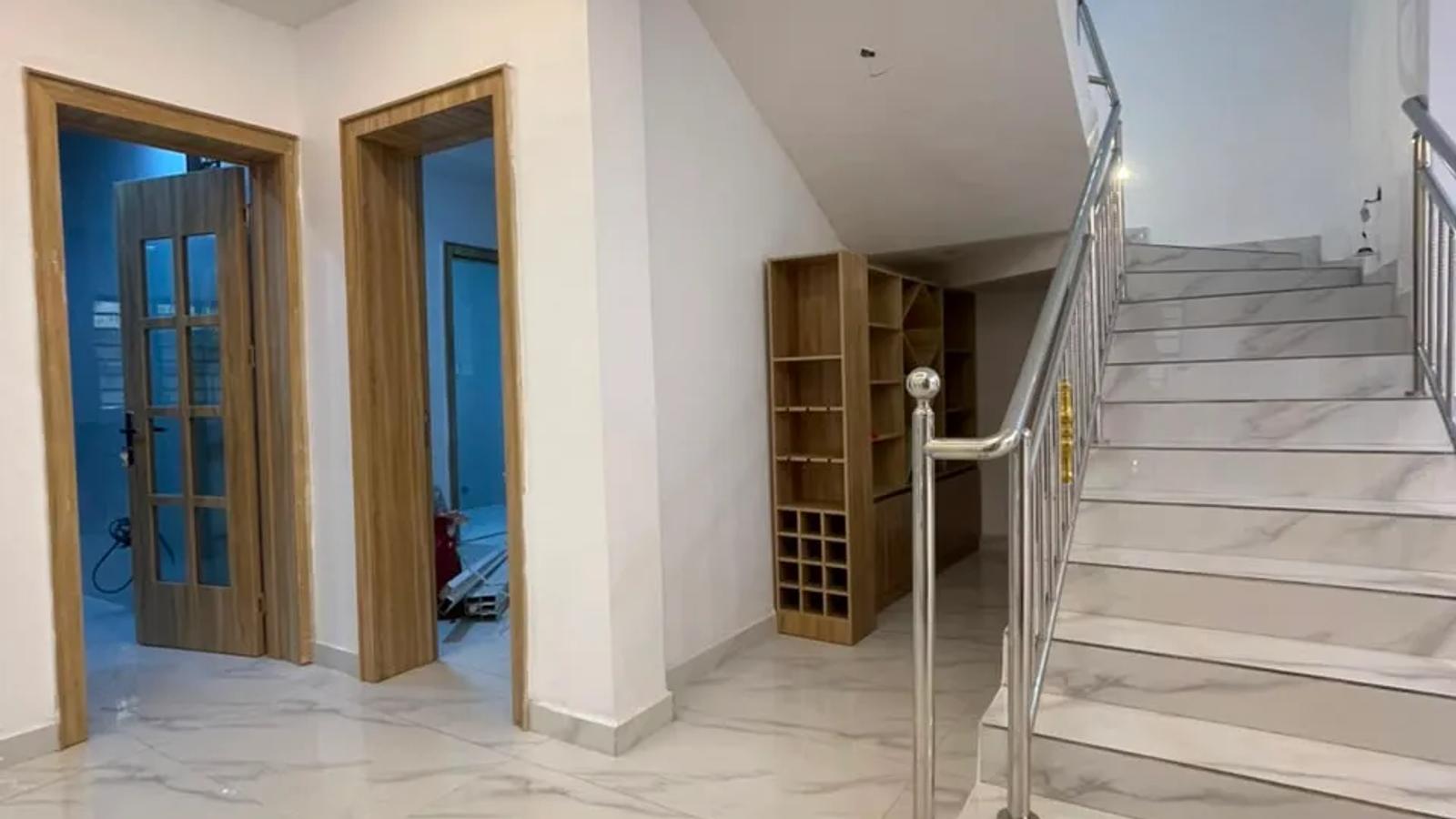 5 BEDROOM FULLY DETACHED DUPLEX WITH BQ