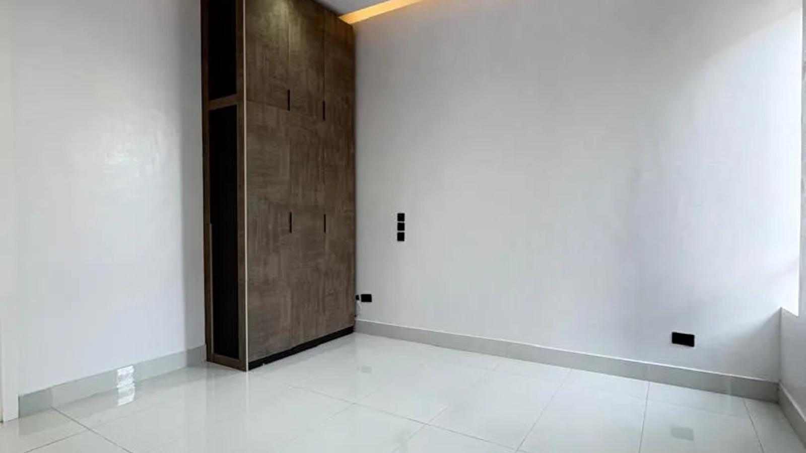 5 Bedroom Fully Detached Duplex