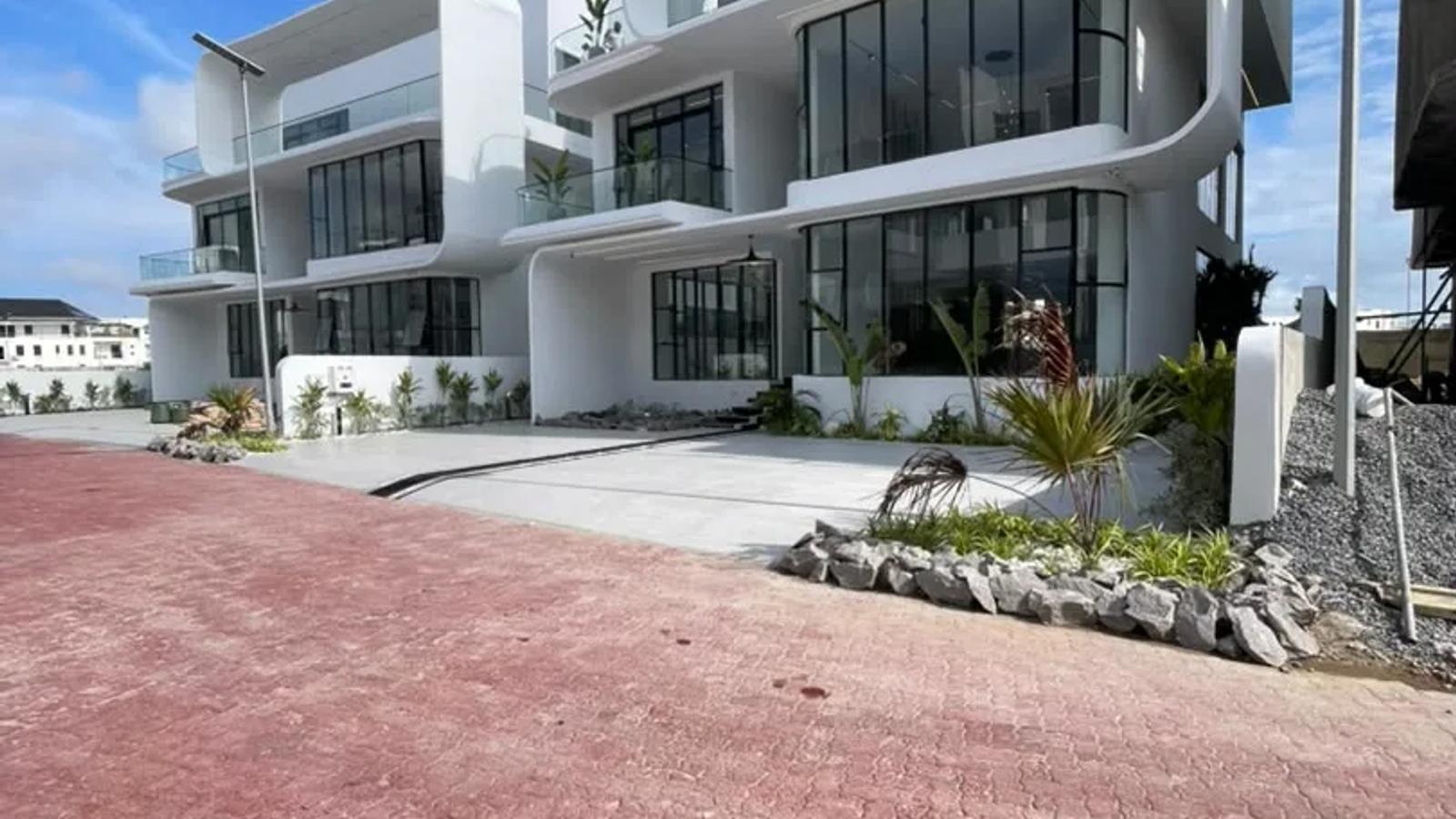 5 Bedroom Fully Detached Duplex