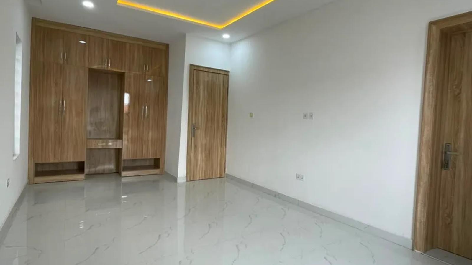 5 BEDROOM FULLY DETACHED DUPLEX WITH BQ