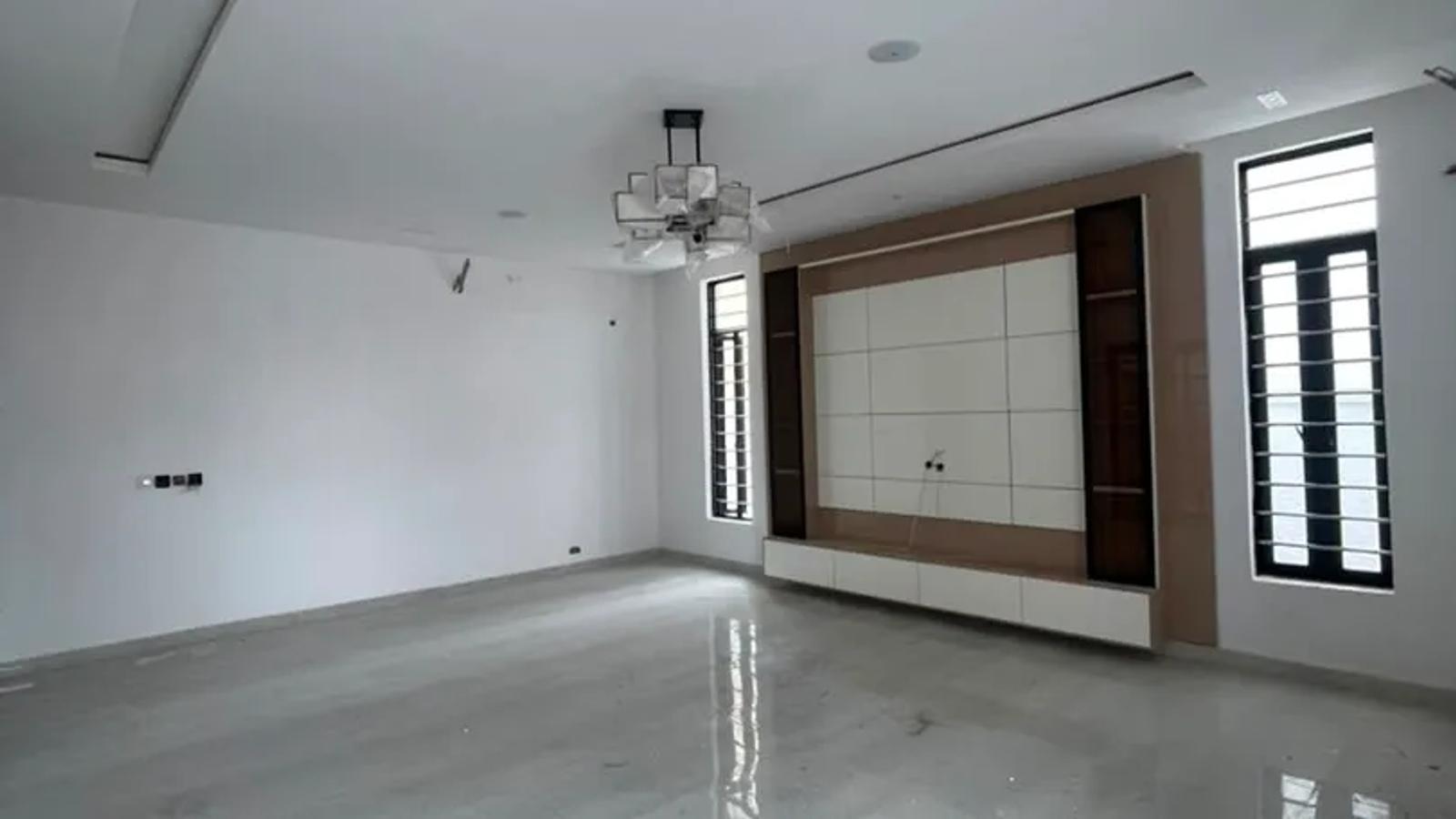 5 Bedroom Fully Detached Duplex