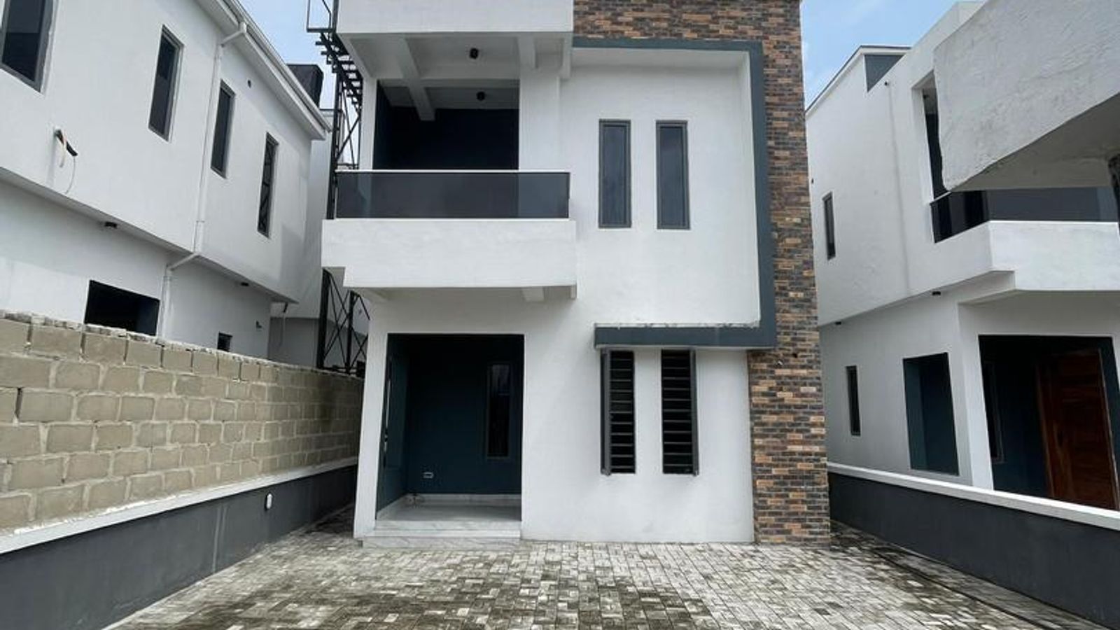4 Bedroom Fully Detached Duplex