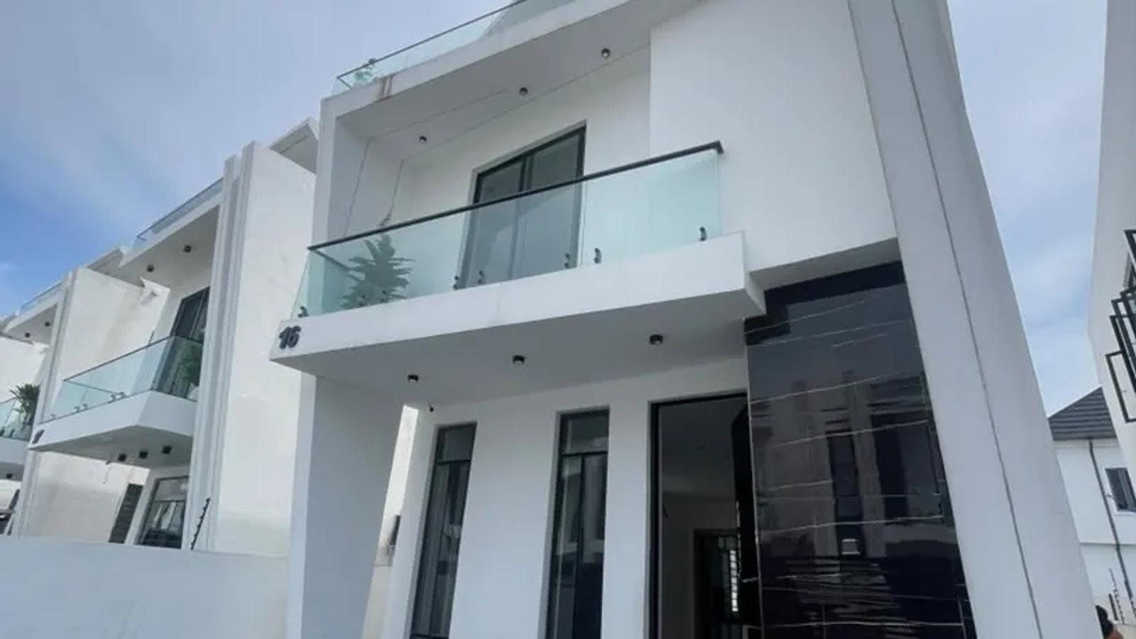 4 BEDROOM FULLY-DETACHED DUPLEX WITH BQ