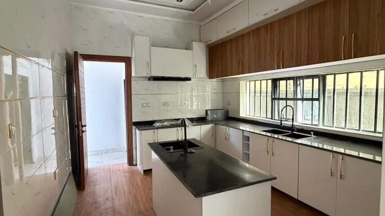 5 Bedroom Fully Detached Duplex