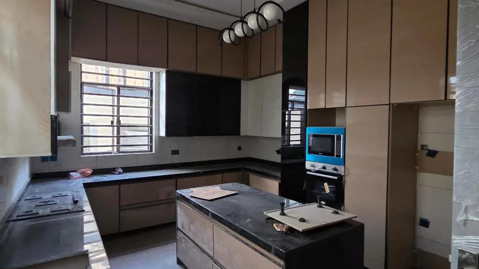 5 Bedroom Fully Detached Duplex