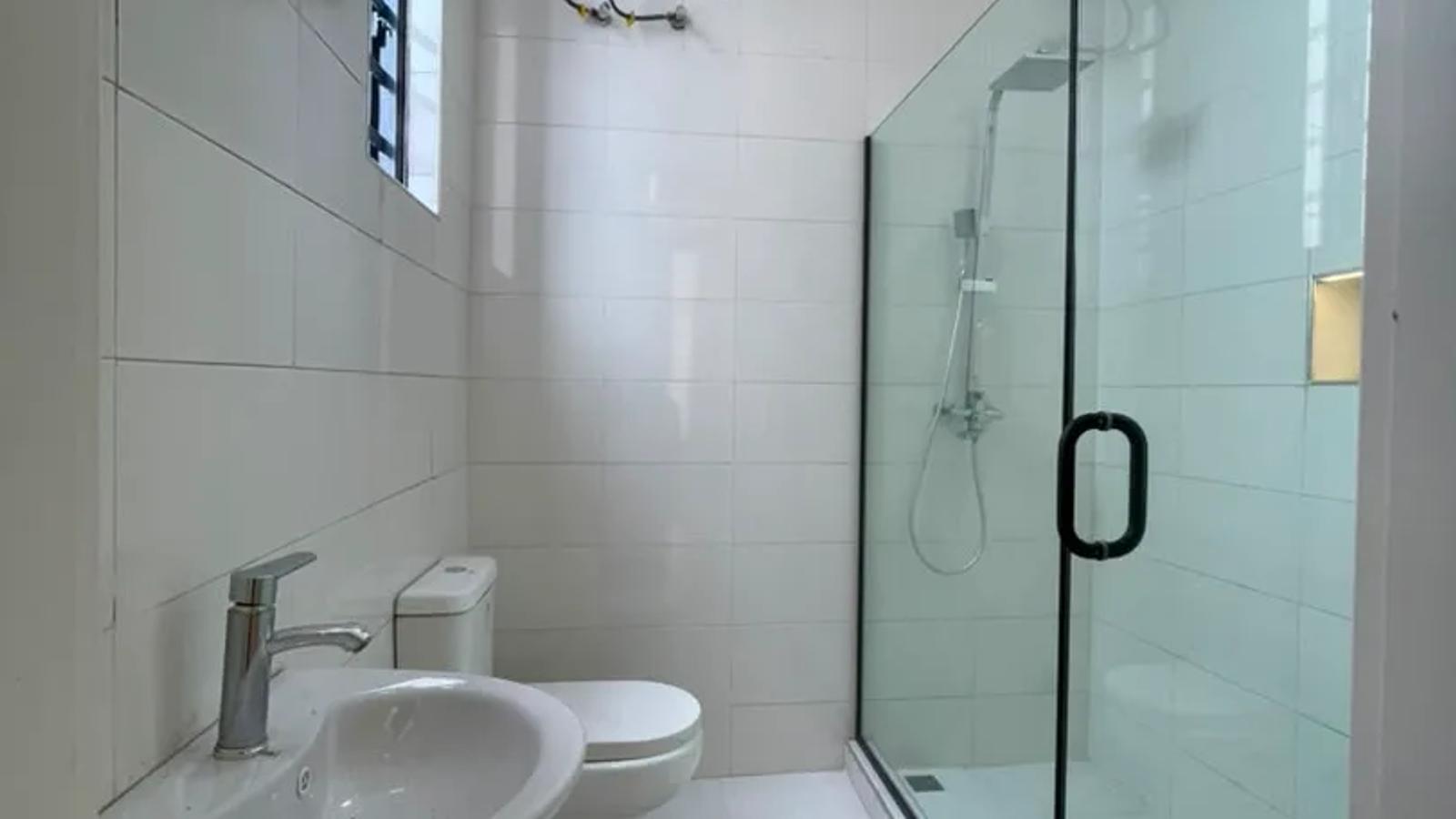 5 Bedroom Fully Detached Duplex