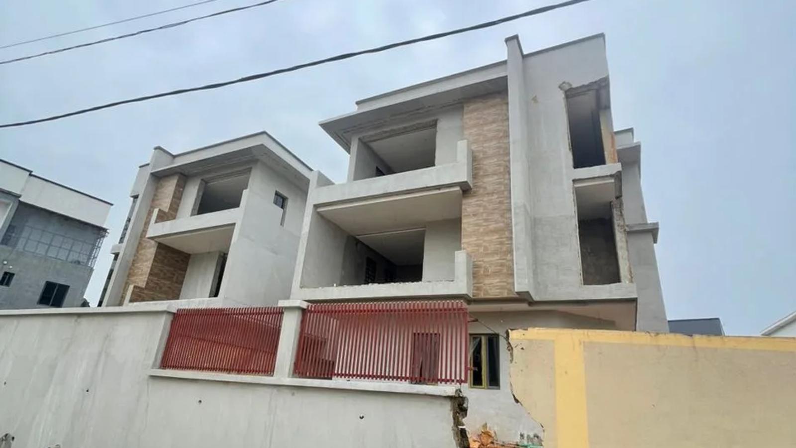4 BEDROOM FULLY DETACHED DUPLEX