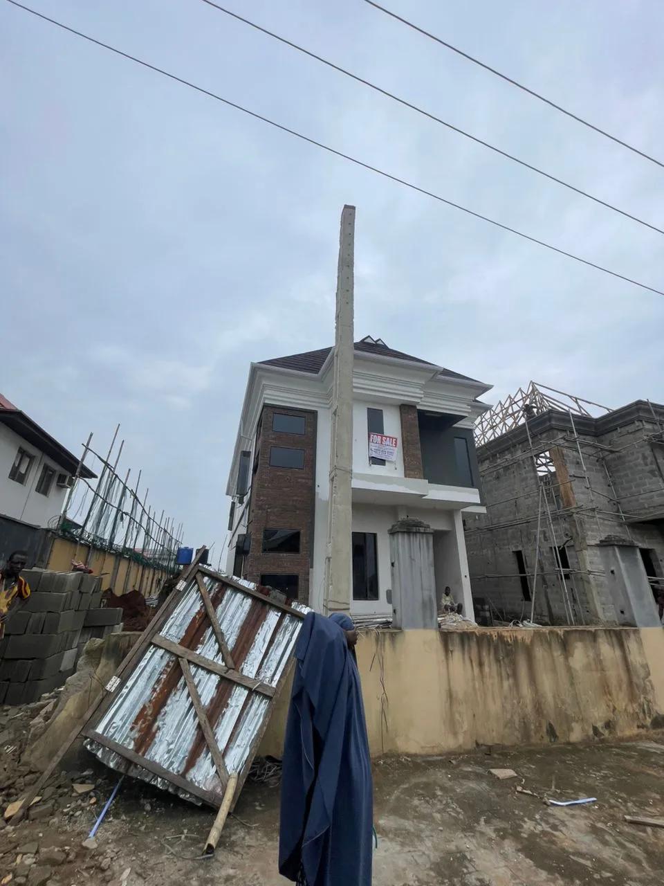 5 BEDROOM FULLY DETACHED DUPLEX WITH BQ