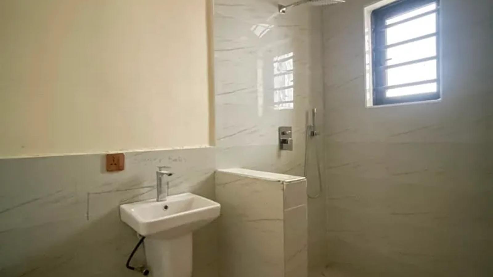 4 BEDROOM TERRACE WITH BQ