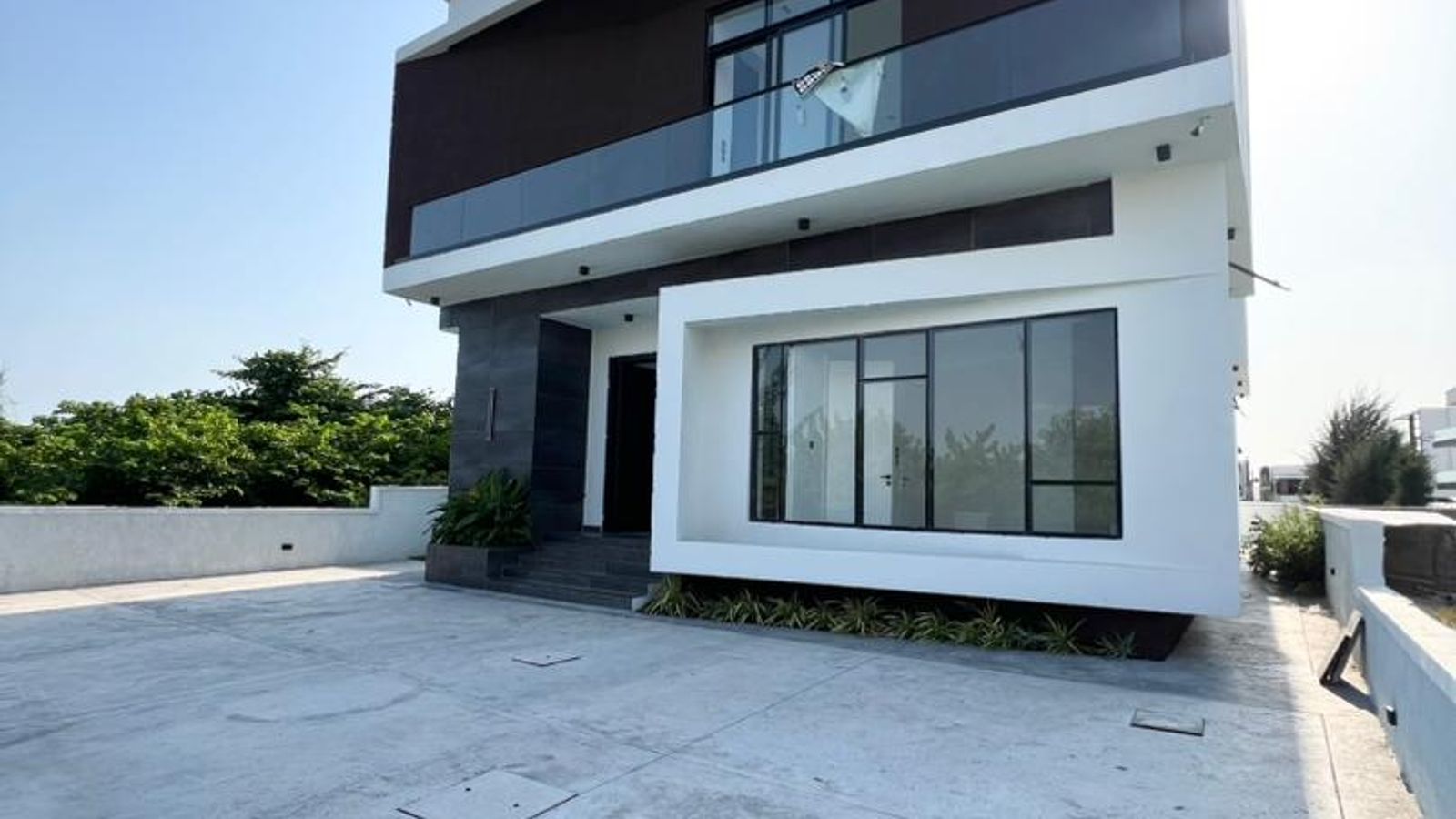 5 Bedroom Fully Detached Duplex