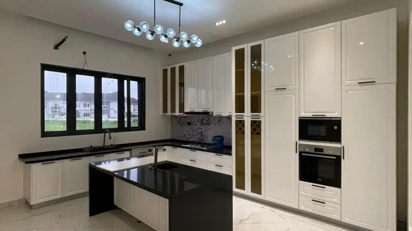 7 Bedroom Fully Detached Duplex