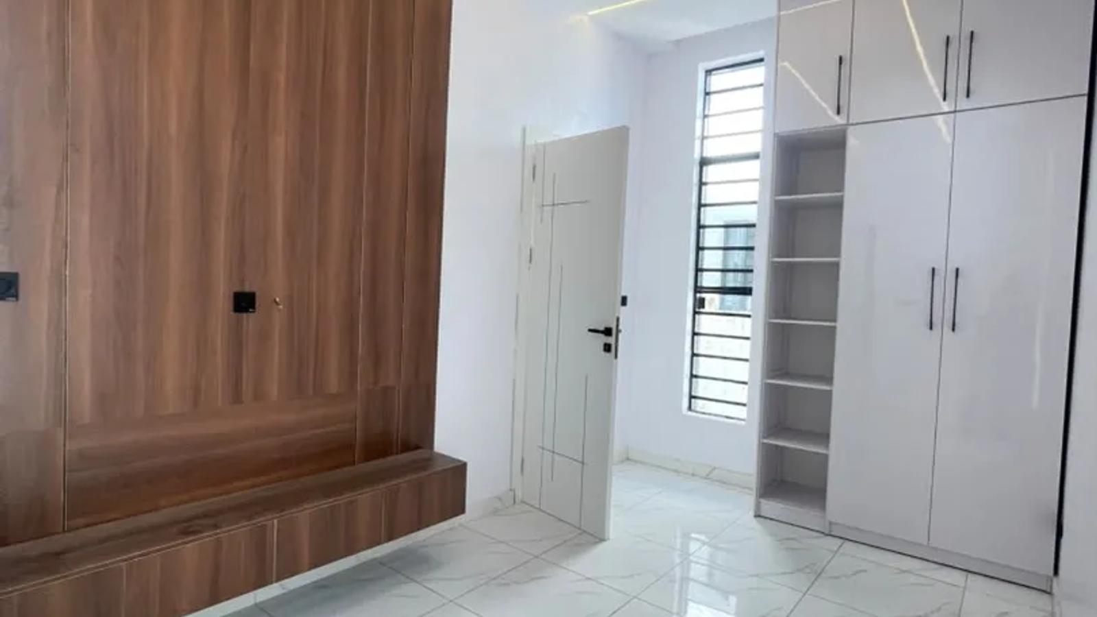 5 Bedroom Fully Detached Duplex