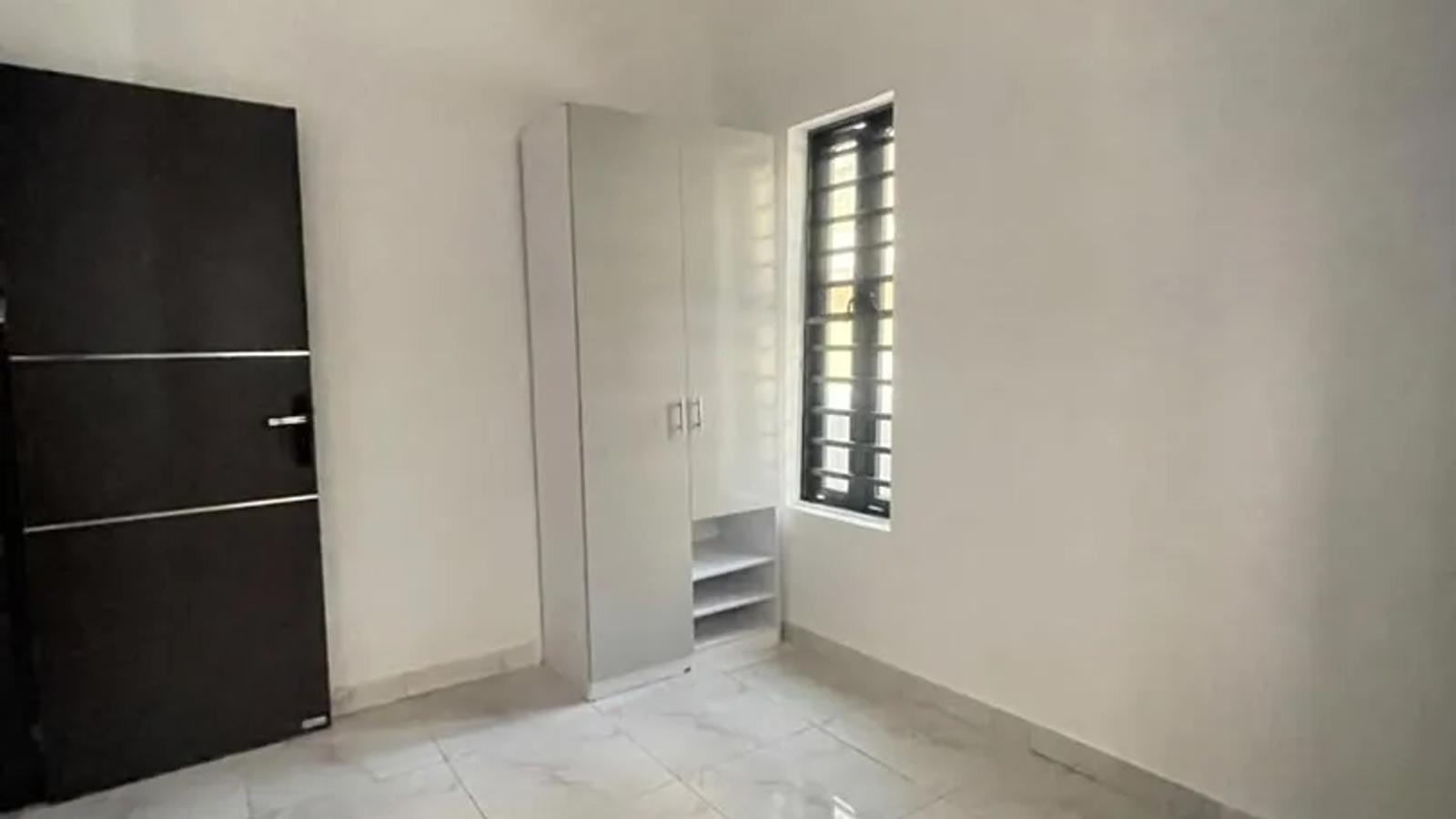 5 Bedroom Fully Detached Duplex