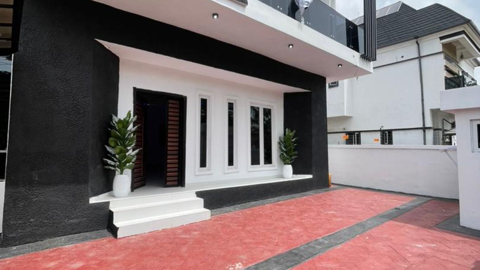 5 Bedroom Fully Detached Duplex