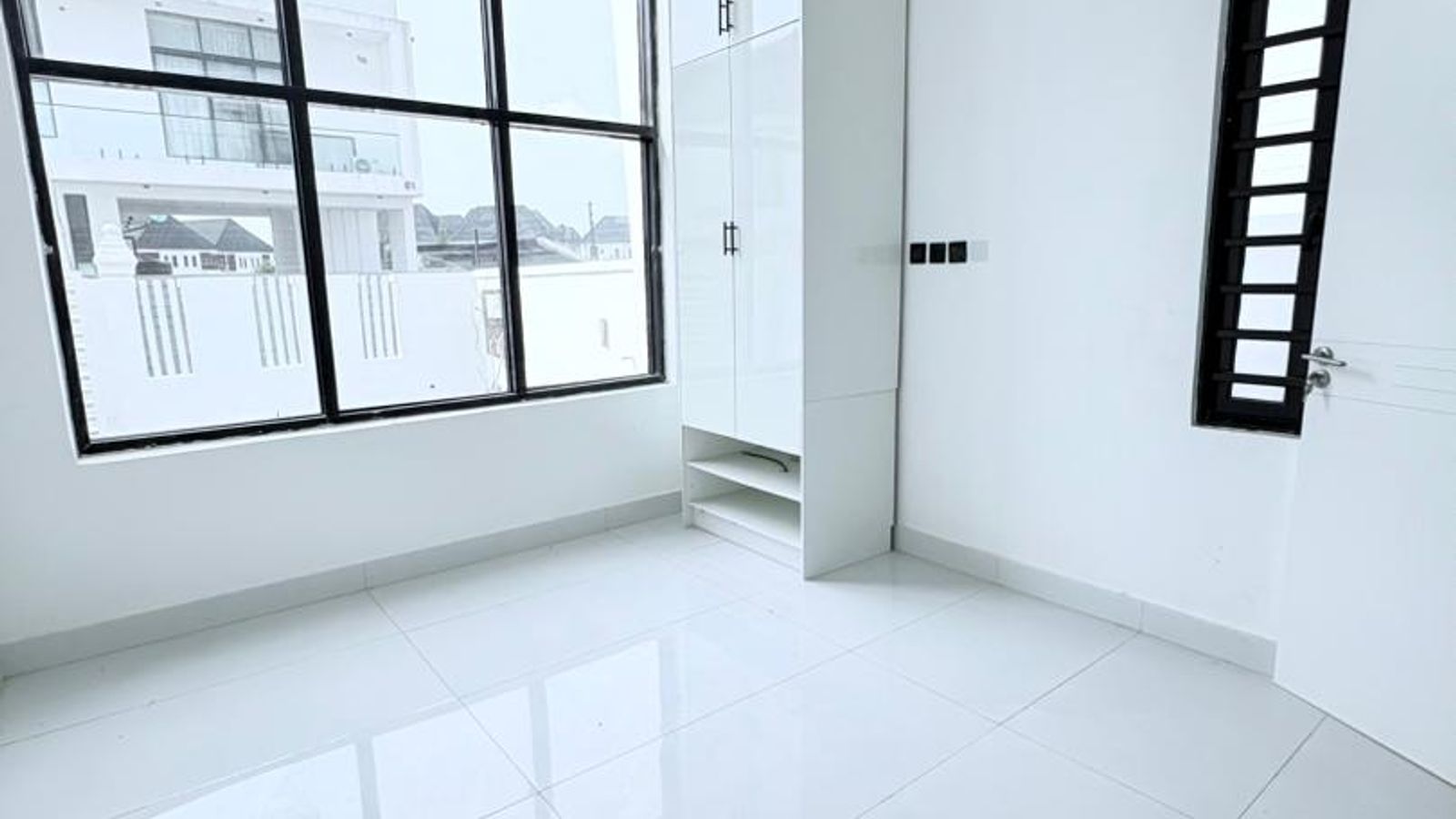 5 Bedroom Fully Detached Duplex