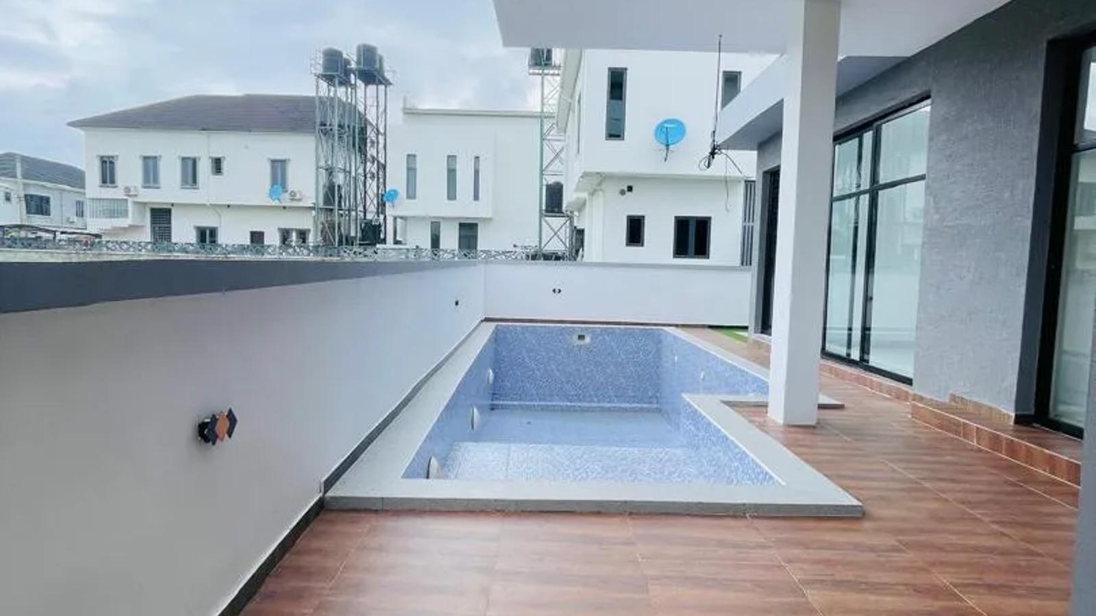 5 Bedroom Fully Detached Duplex