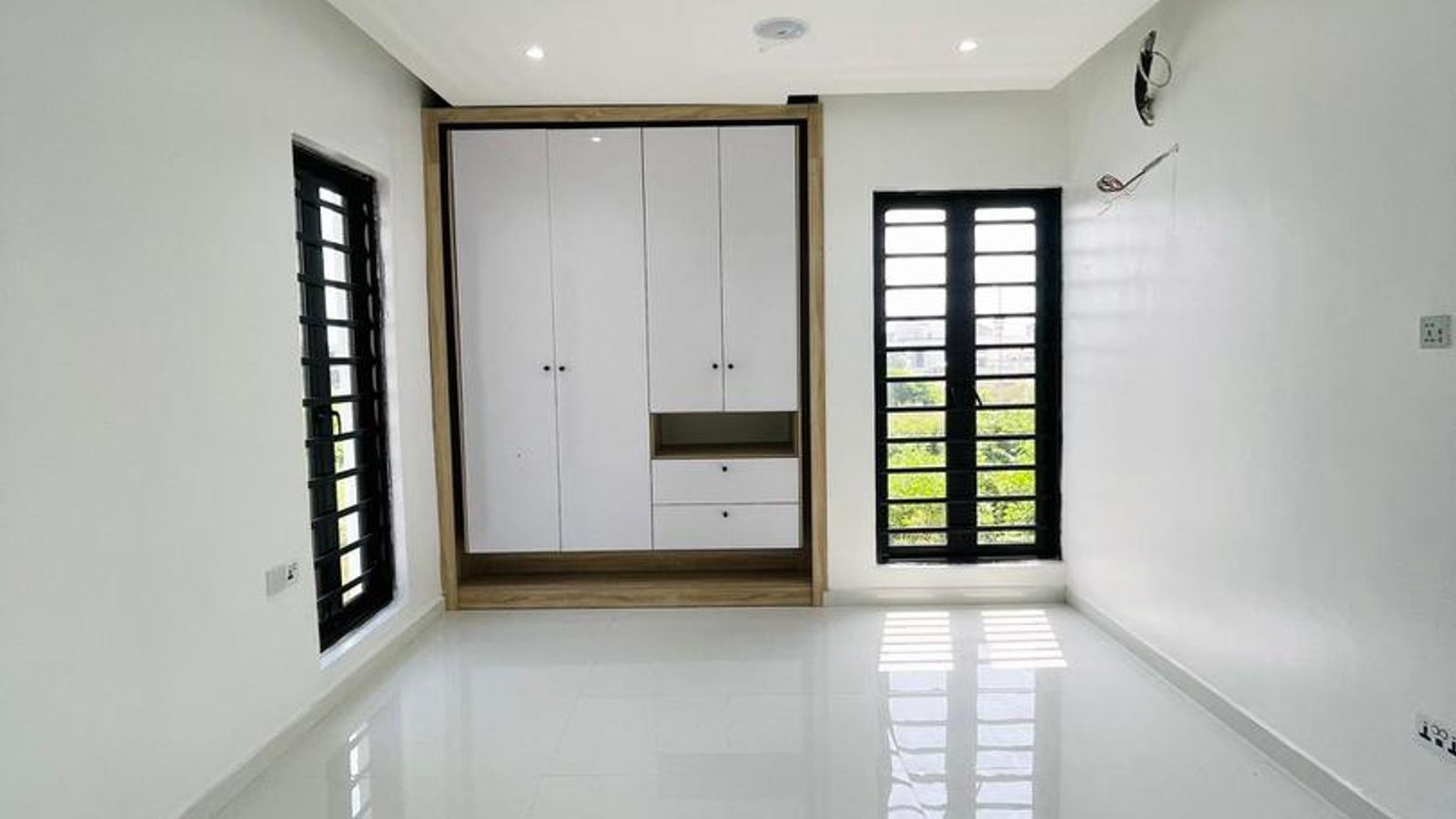5 Bedroom Fully Detached Duplex
