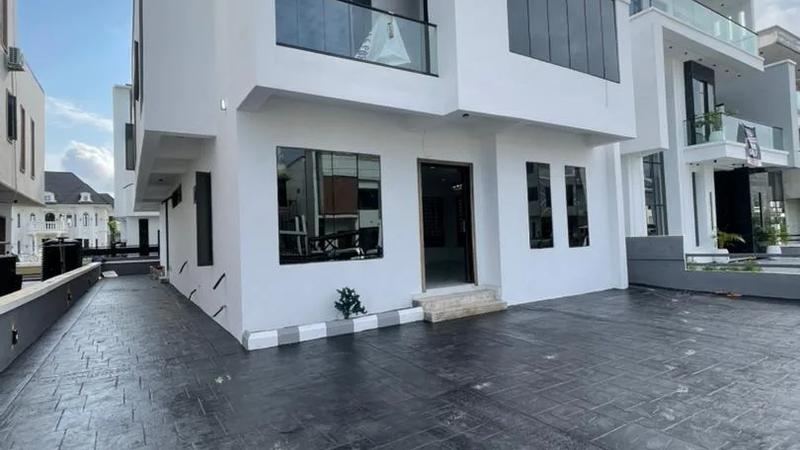 5 Bedroom Fully Detached Duplex