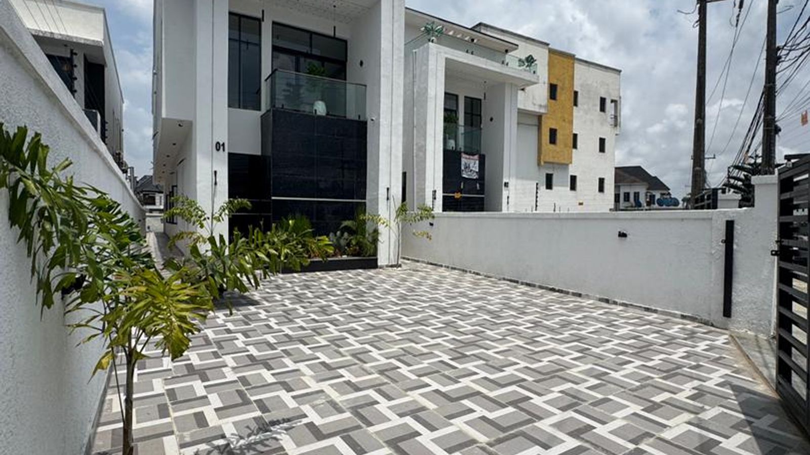 5 Bedroom Fully Detached Duplex