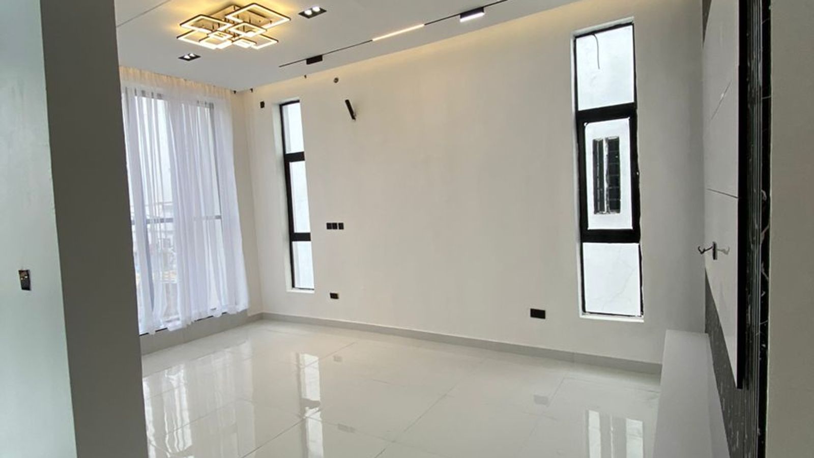 5 Bedroom Fully Detached Duplex