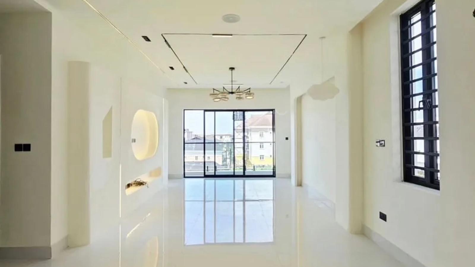 5 Bedroom Fully Detached Duplex