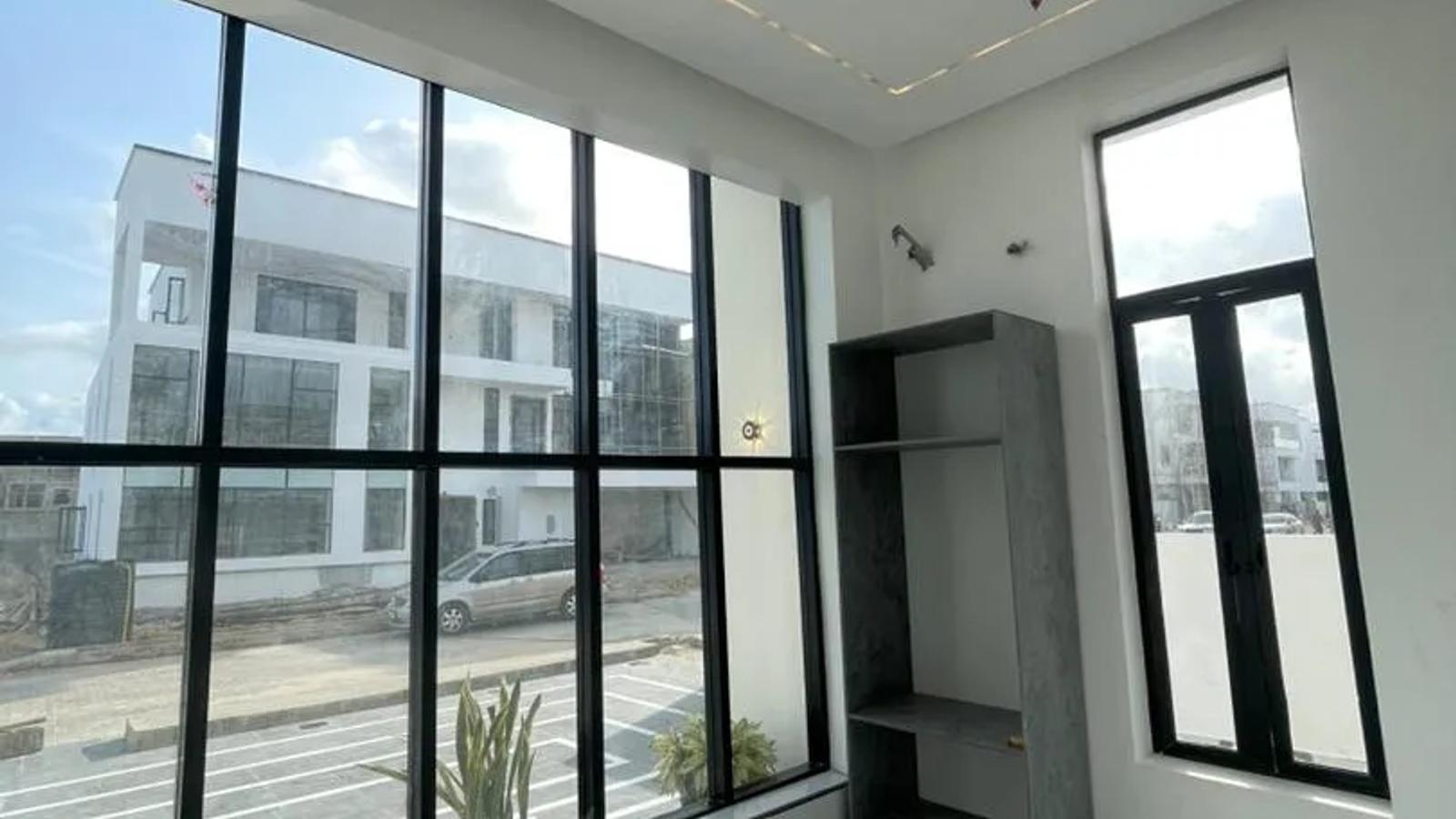 5 Bedroom Semi Detached Duplex