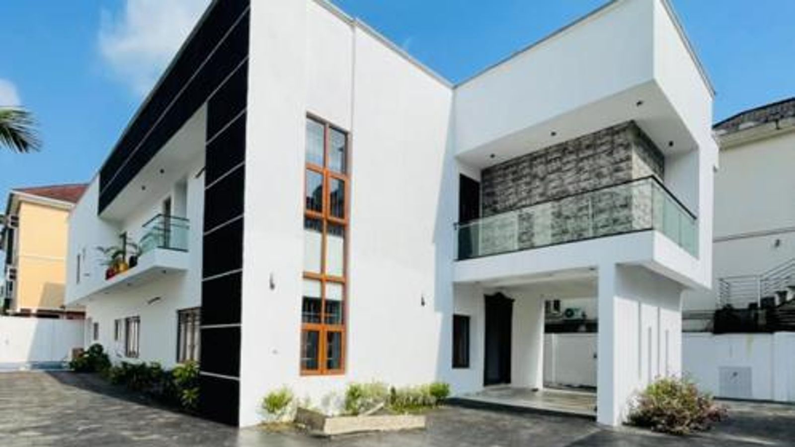 5 Bedroom Fully Detached Duplex