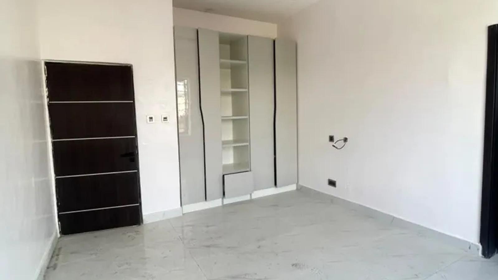 5 BEDROOM FULLY DETACHED DUPLEX WITH BQ