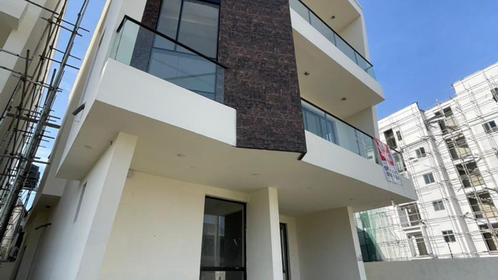 5 Bedroom Fully Detached duplex