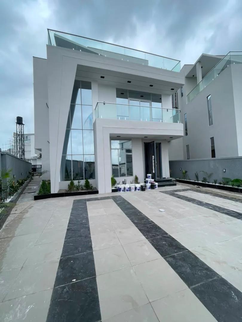 5 Bedroom Fully Detached Duplex