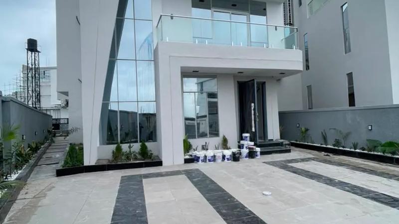5 Bedroom Fully Detached Duplex